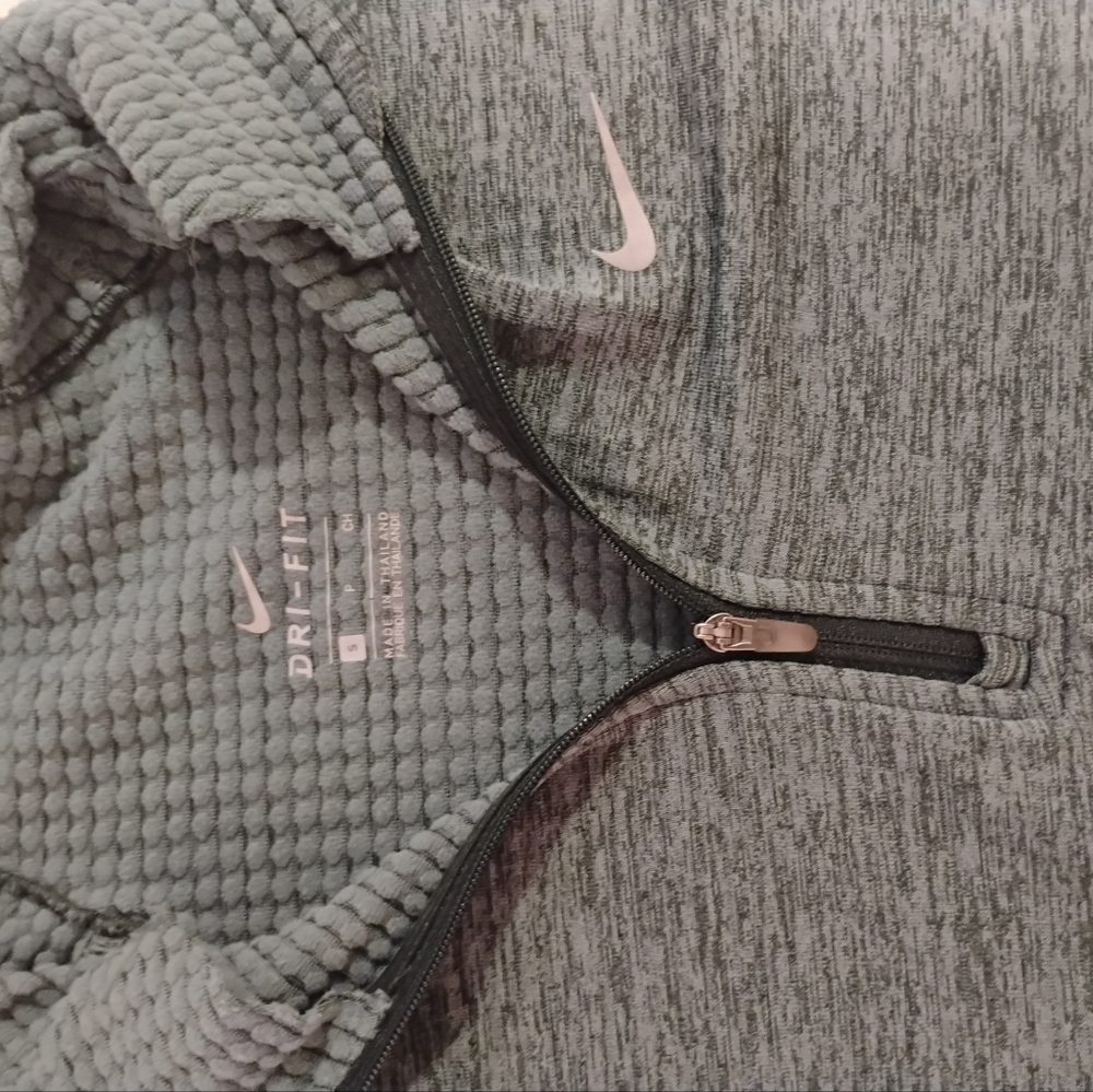 Nike Dri-Fit size small 1/2 zip long sleeve teal/grey shirt